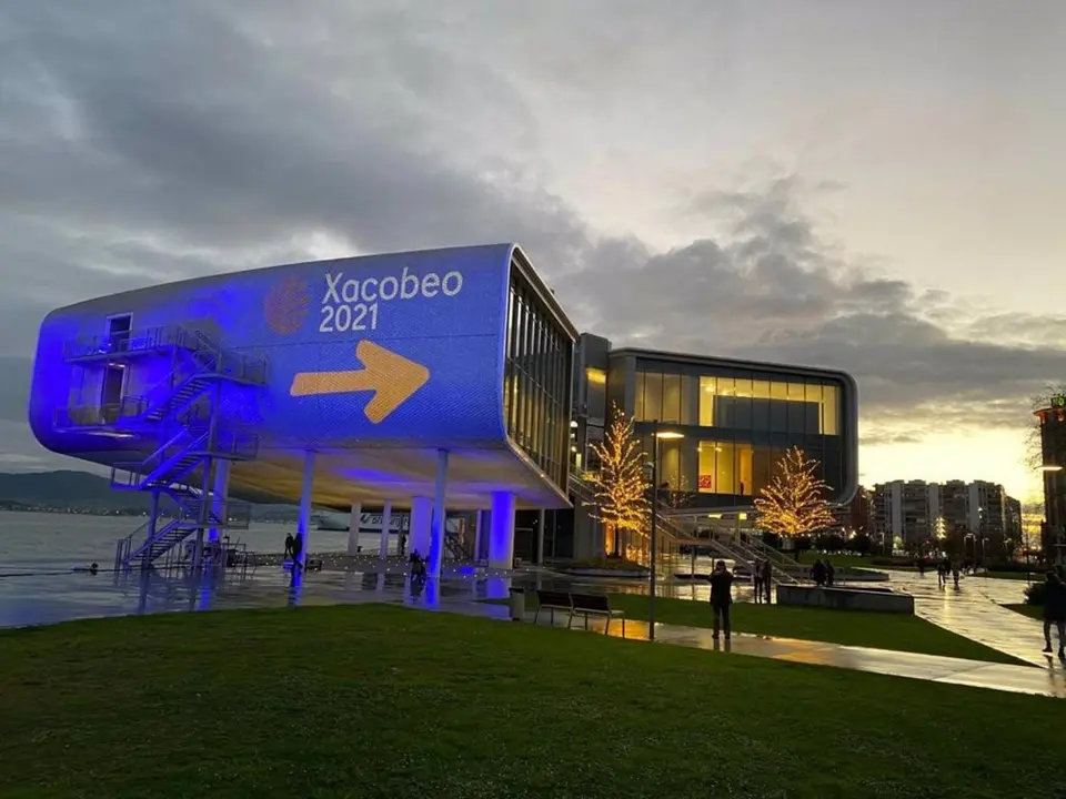 Edificio iluminado por la iniciativa 'Acende o Xacobeo'. - Europa Press