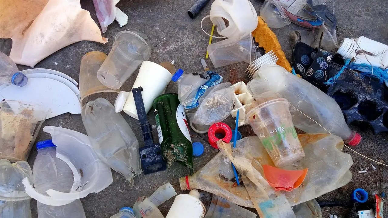 Basura marina. - EP
