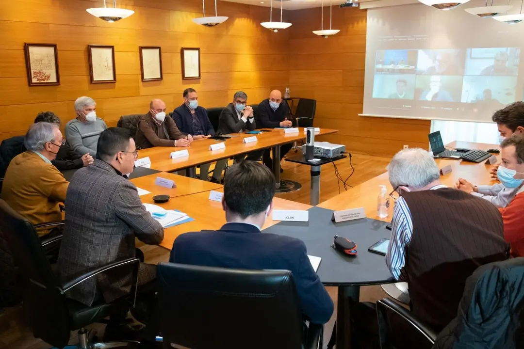Jos&eacute; Gonz&aacute;lez, se reune con representantes las industrias l&aacute;cteas. - Xunta