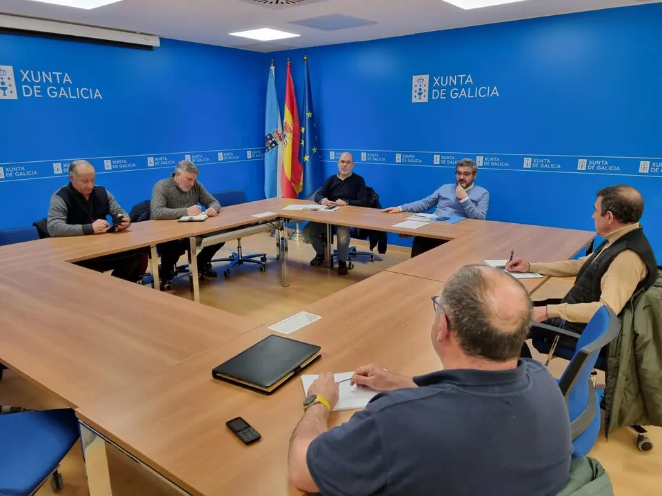 Reuni&oacute;n del director de Pesca con afectados. - Xunta