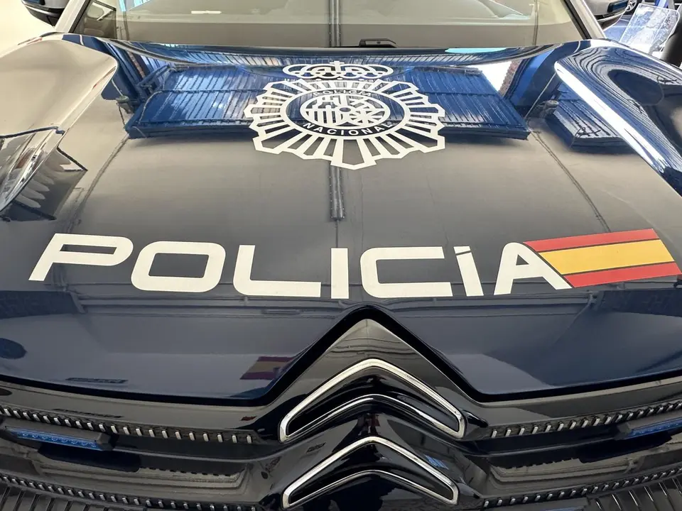 Polic&iacute;a Nacional. - EP