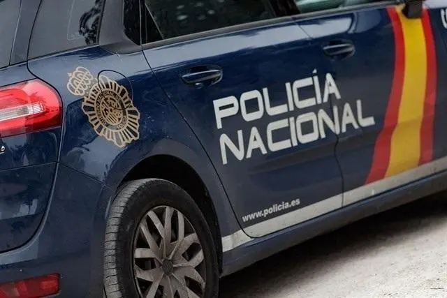 Polic&iacute;a Nacional. - EP