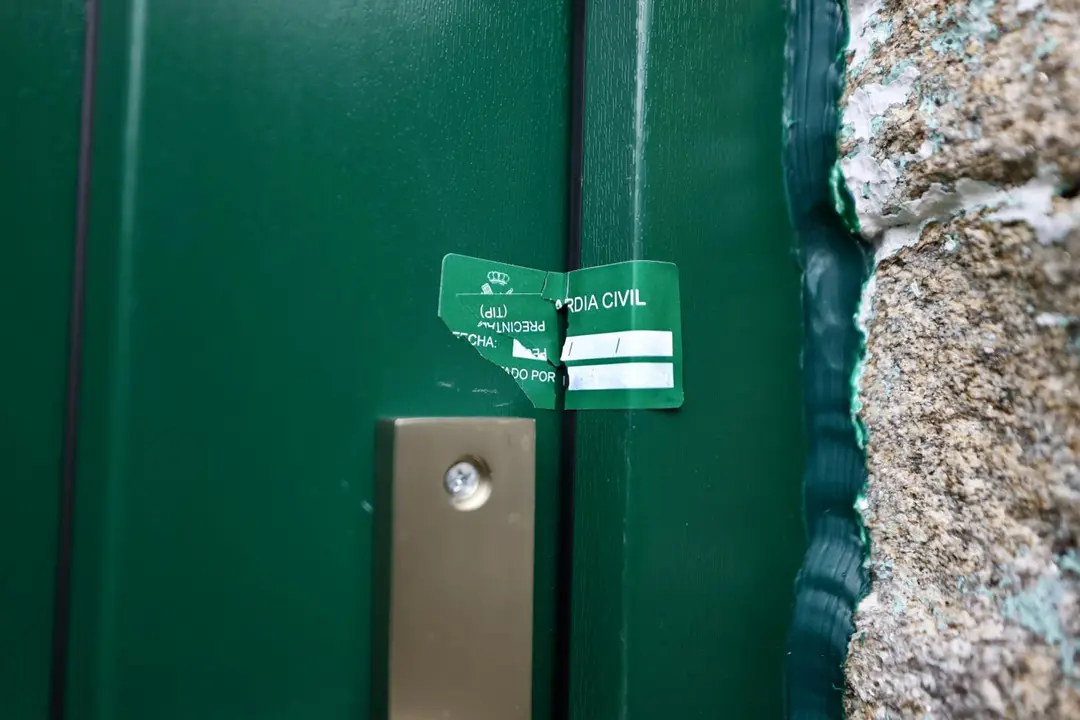 La puerta de la vivienda donde se produjo la agresi&oacute;n. - EP