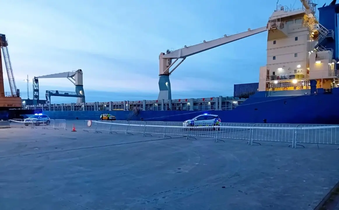 Un buque que transporta munici&oacute;n se refugia en Vigo - PUERTO DE VIGO