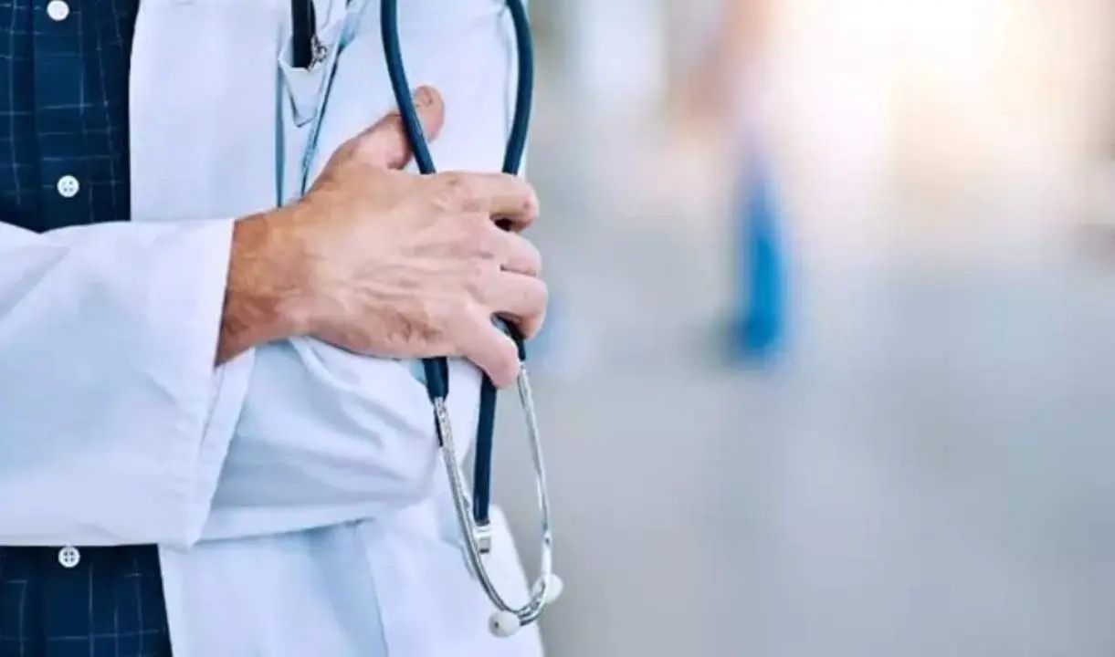 Un profesional m&eacute;dico. - ARCHIVO