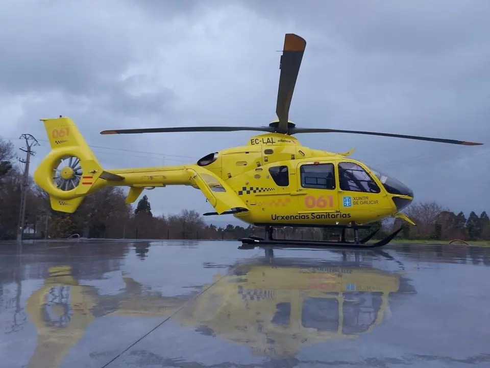 Helic&oacute;ptero medicalizado del 061 en Galicia. - EP