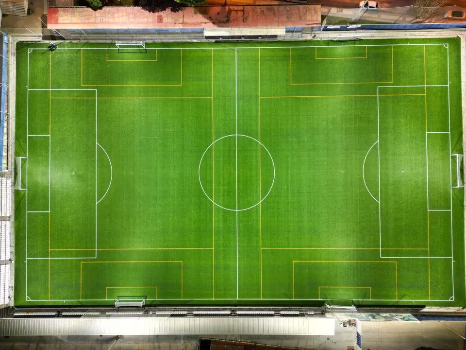 Nueva iluminaci&oacute;n campo de f&uacute;tbol del Hern&aacute;ndez Albarrac&iacute;n - Ayto. Punta Umbr&iacute;a