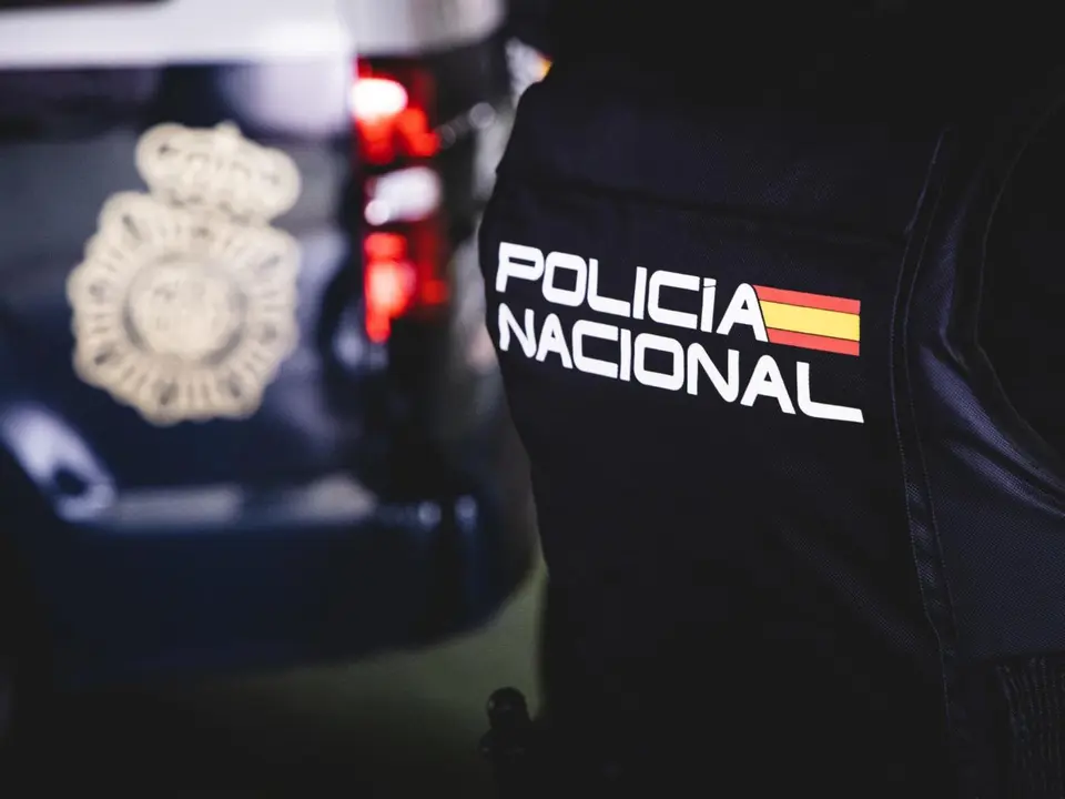 Polic&iacute;a Nacional. - EP