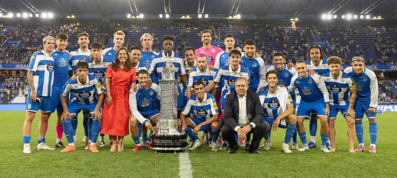 El D&eacute;por, con el trofeo Teresa Herrera | rcdeportivo.es