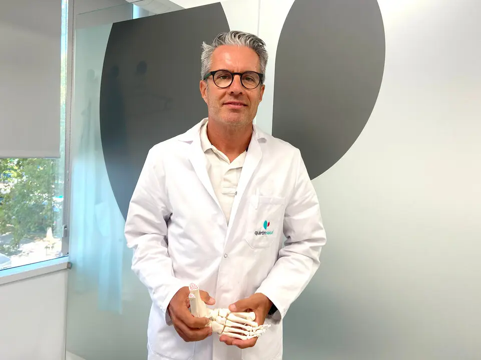 Javier Escolar - Jefe del Servicio de Podolog&iacute;a del Hospital Quir&oacute;nsalud Marbella.