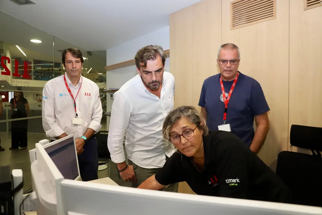 El conselleiro de Presidencia, Xustiza e Deportes, Diego Calvo, durante su visita al Centro Integrado de Atenci&oacute;n a las Emergencias de A Estrada | XUNTA DE GALICIA / Europa Press