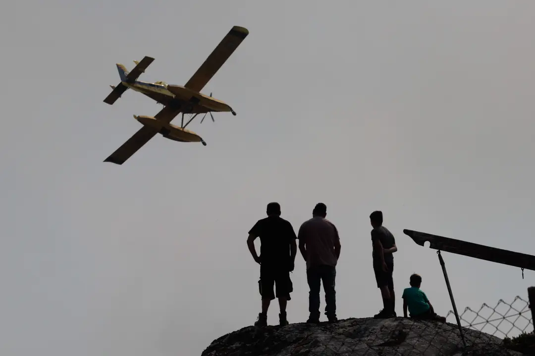 Efectivos a&eacute;reos de los bomberos. | Europa Press.