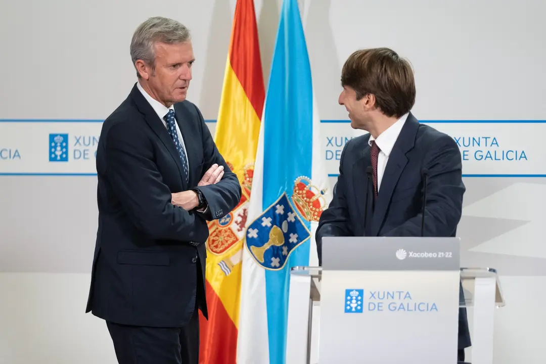 El presidente de la Xunta y el conselleiro de Facenda, Miguel Corgos. | Europa Press.