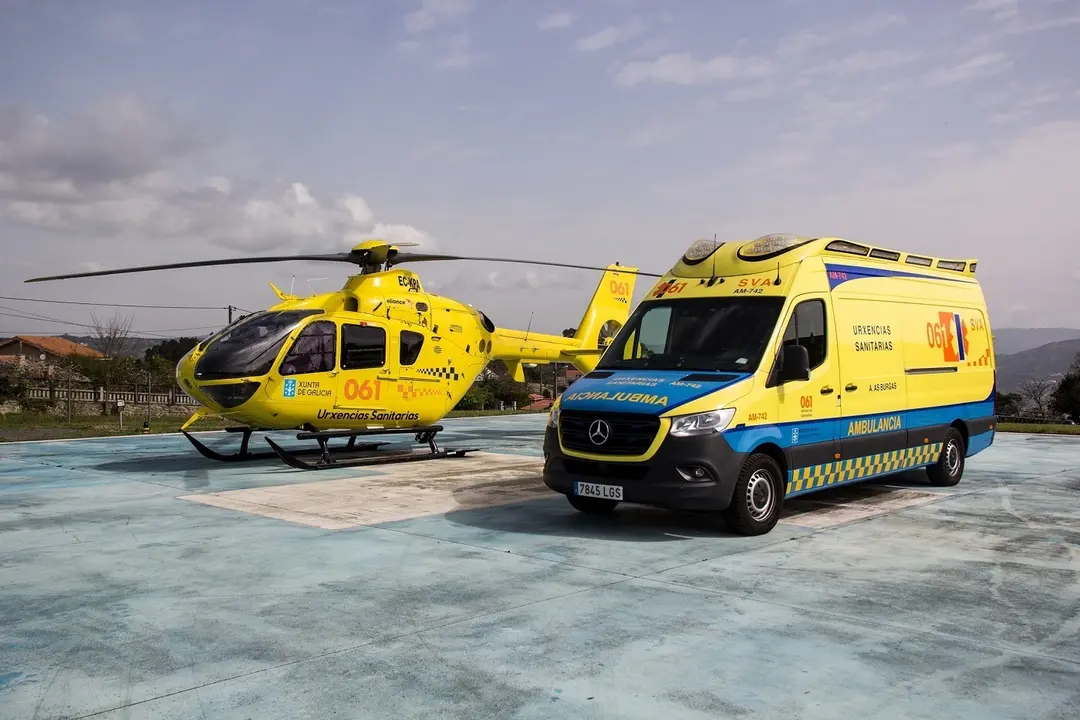 Helic&oacute;ptero y ambulancia del 061 | EUROPA PRESS