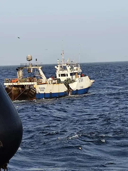 El 'Tafra 3' tras el choque de otro buque en Mauritania. | Europa Press.