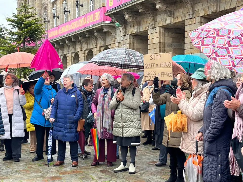 Una pancarta en la concentraci&oacute;n en apoyo al fiscal general: 'Stop golpe de Estado' | EUROPA PRESS GALICIA