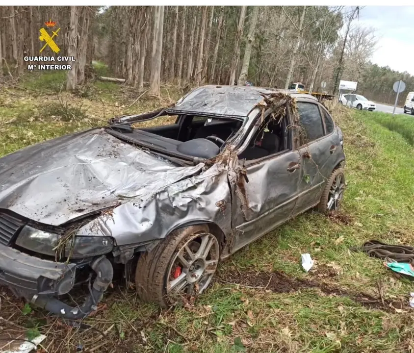 Un coche volc&oacute; en Teo (A Coru&ntilde;a) en marzo de 2025 y dos personas intentaron ocultar la identidad de su conductor | Guardia Civil