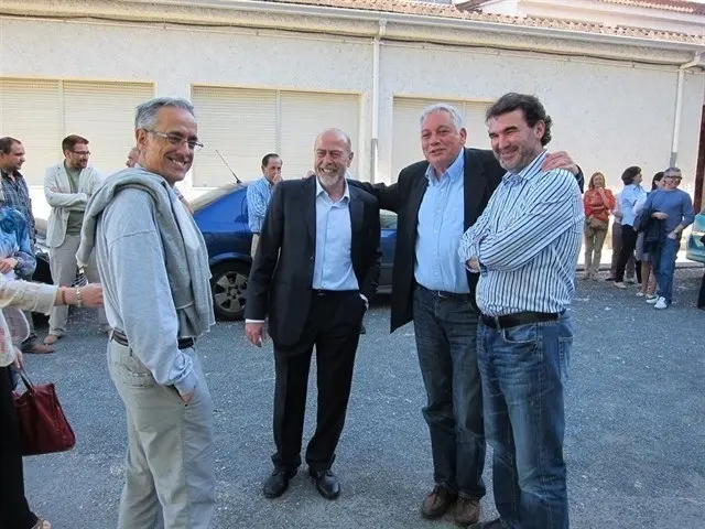 Anxo Quintana, exvicepresidente de la Xunta, se dej&oacute; fotografiar en la campa&ntilde;a de 2011 con su sucesor en el BNG y el candidato a Alcalde, Francisco Garc&iacute;a. En la foto, en la izquierda, Alfredo Su&aacute;rez Canal, exconselleiro de Medio Rural en el bipartito | EP