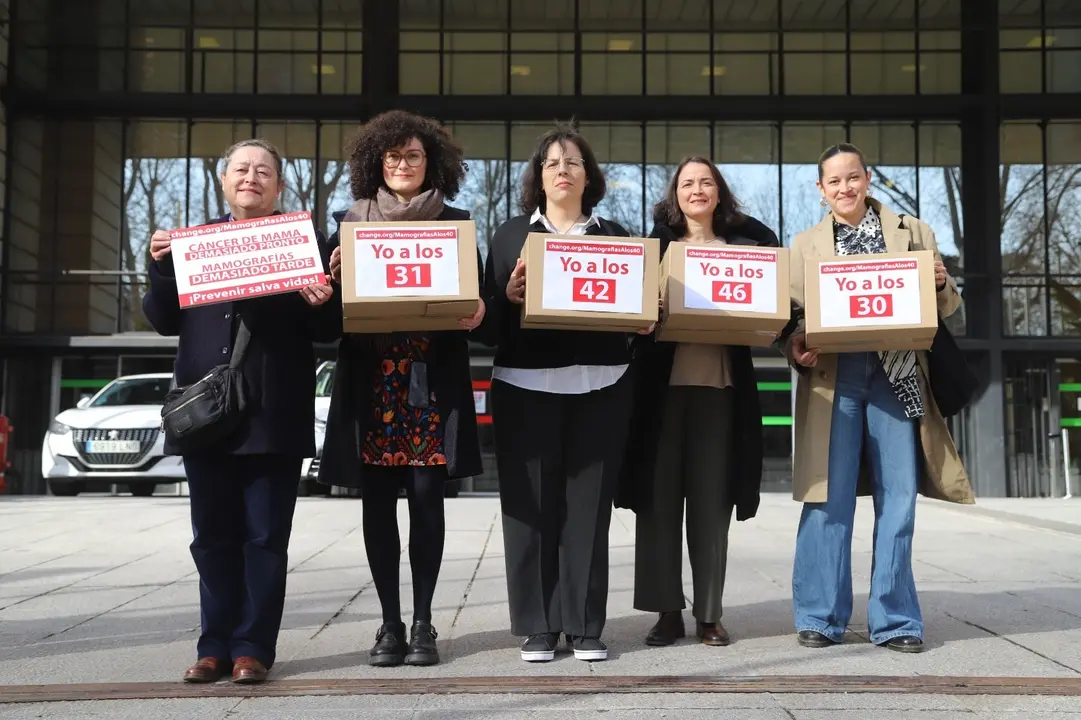 Registro de 65.000 firmas en el Ministerio de Sanidad para reclamar que se adelante el inicio de mamograf&iacute;as.
- CHANGE.ORG