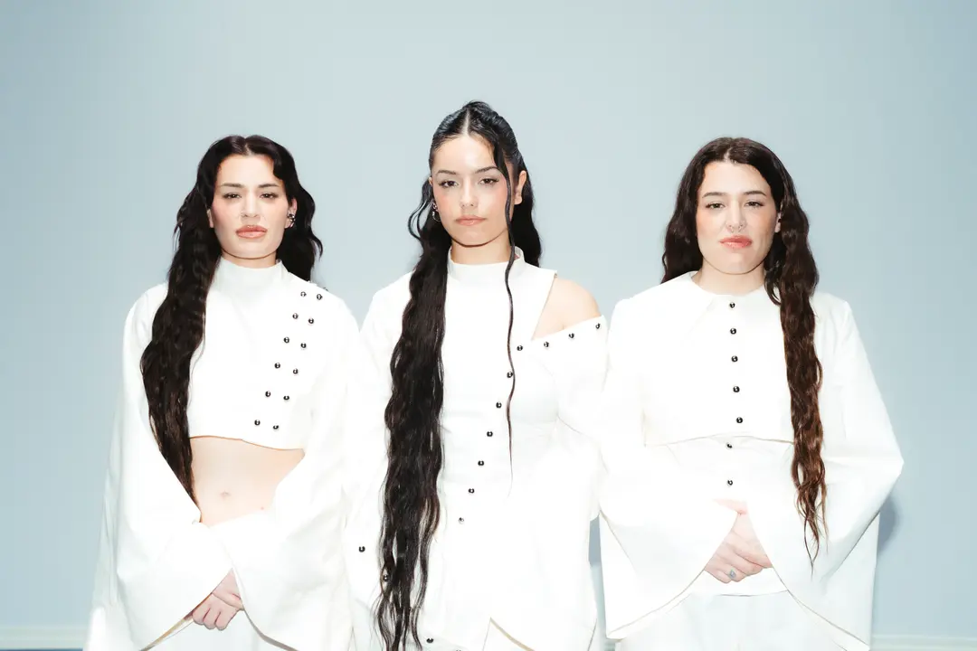 Las tres integrantes del grupo "Tanxugueiras", en el cartel promocional de su nuevo &aacute;lbum