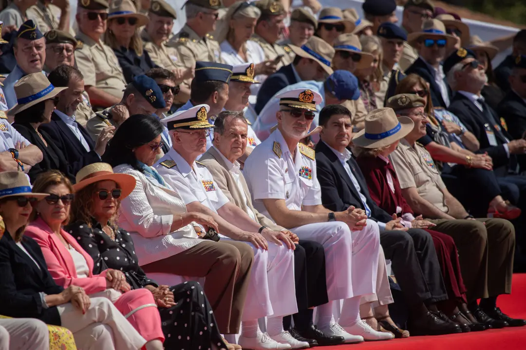 El Rey Felipe VI (c) durante la revista naval y la exhibici&oacute;n din&aacute;mica con motivo del D&iacute;a de las Fuerzas Armadas, a 29 de mayo de 2026, en Vigo, Pontevedra, Galicia (Espa&ntilde;a) | EP