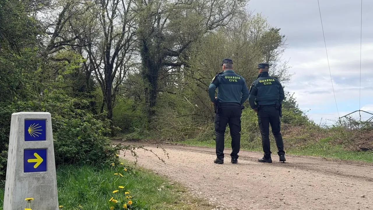 Dos guardias civiles en una ruta del Camino de Santiago. | Europa Press.