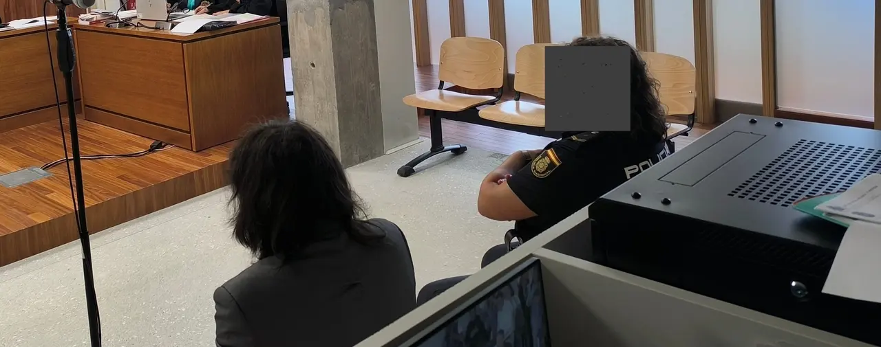 Juicio contra un acusado de violar y robar a una mujer en Vigo, en 2013. | Europa Press