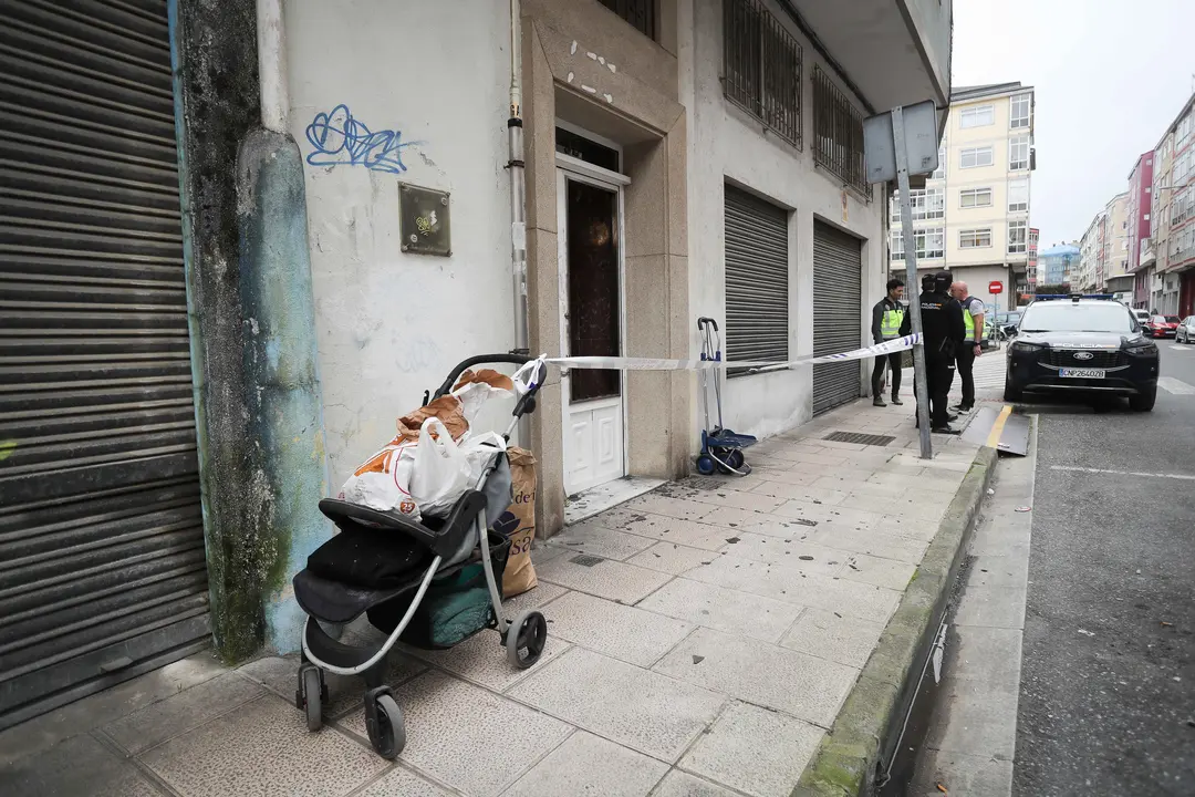 Polic&iacute;as acordonan la zona tras una reyerta entre dos familias, en la R&uacute;a Primavera de Lugo, a 18 de marzo de 2026. | Europa Press