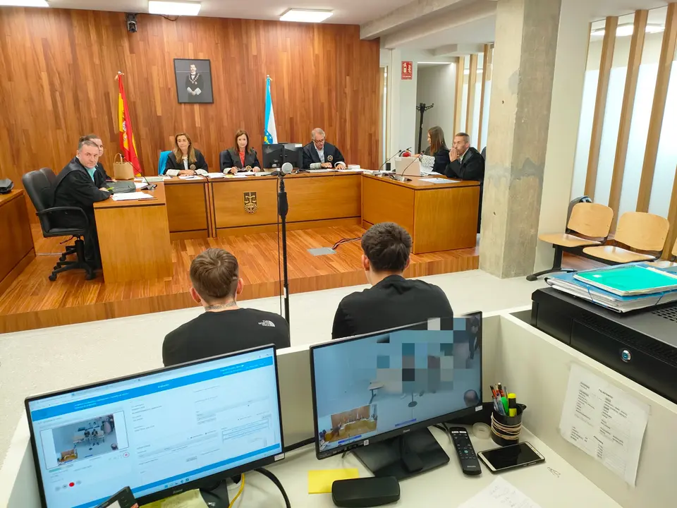 Dos j&oacute;venes condenados a 6 meses de prisi&oacute;n por agredir, humillar y escupir a una persona sin hogar en Vigo. | Europa Press