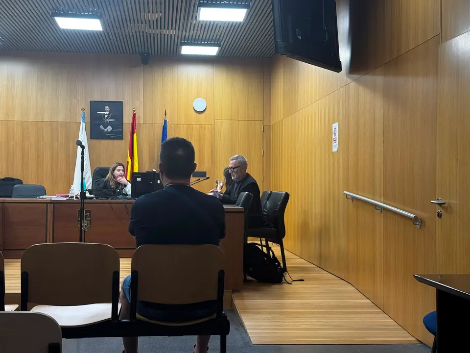 Piden dos a&ntilde;os de c&aacute;rcel para un celador acusado de un delito de agresi&oacute;n sexual a una compa&ntilde;era de trabajo en el CHUO. | Europa Press
