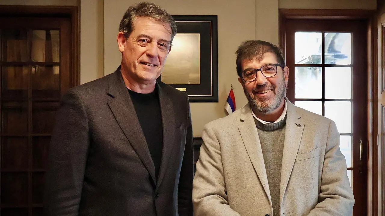 El secretario xeral del PSdeG, Jos&eacute; Ram&oacute;n G&oacute;mez Besteiro, con el presidente de Frente Amplio, Fernando Pereira. | Europa Press.