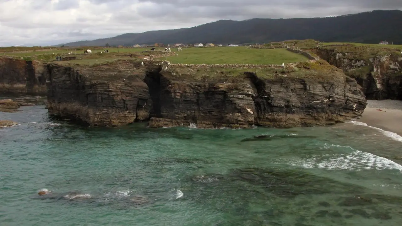 Playa de As Catedrais en Lugo. - Europa Press