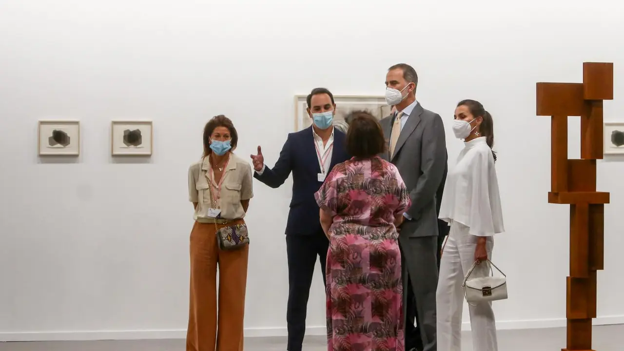 Los reyes de Espa&ntilde;a, durante la inauguraci&oacute;n de ARCO. - Europa Press