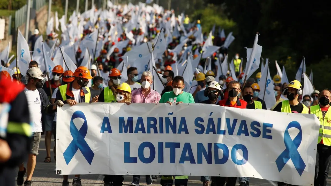 Trabajadores cortan carretera N642 para exigir soluci&oacute;n definitiva para Alcoa. - EFE