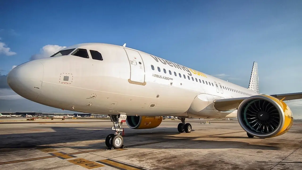 Avi&oacute;n de Vueling. - VUELING - Archivo