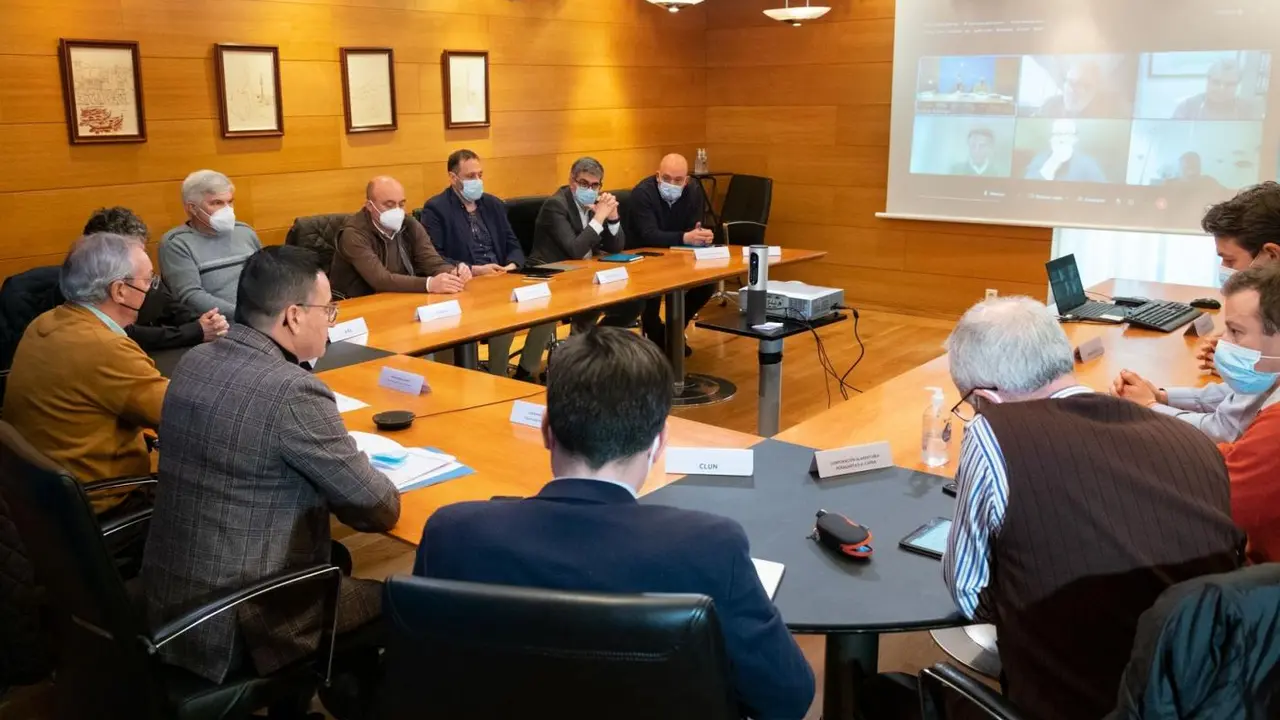 Jos&eacute; Gonz&aacute;lez, se reune con representantes las industrias l&aacute;cteas. - Xunta