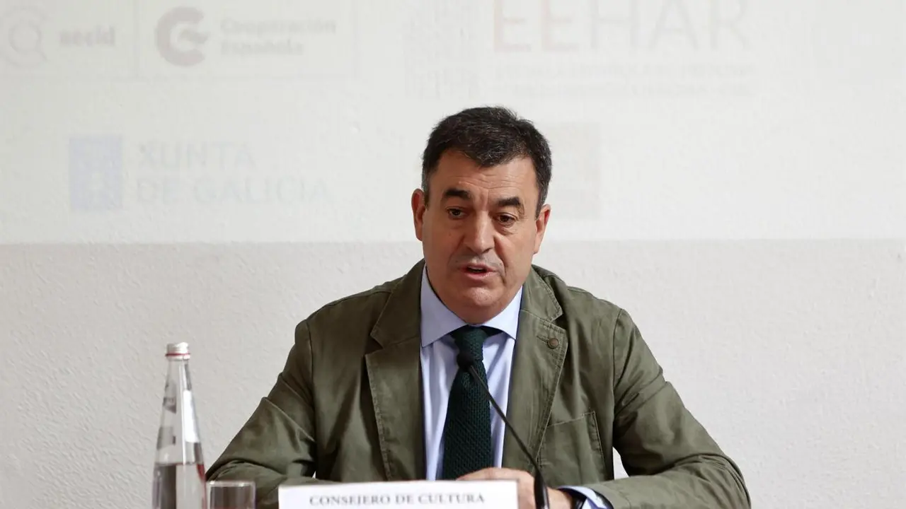 El conselleiro de Cultura, Educaci&oacute;n, FP e Universidades, Rom&aacute;n Rodr&iacute;guez. - EFE