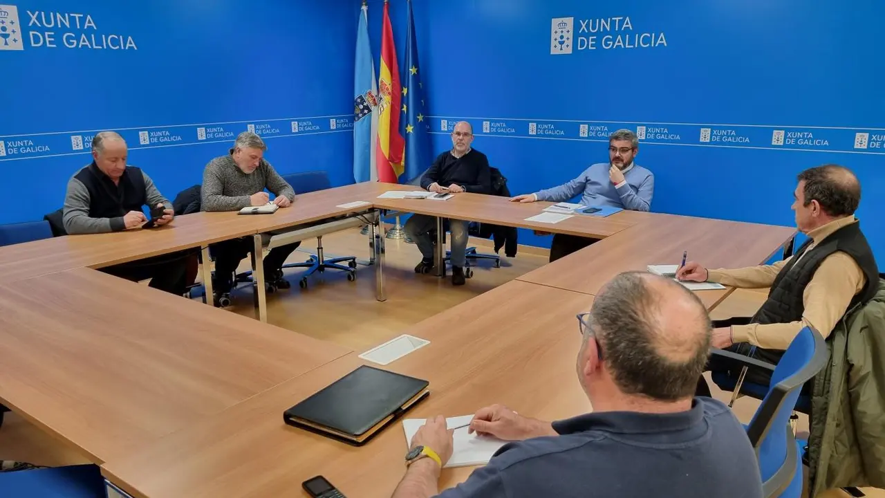 Reuni&oacute;n del director de Pesca con afectados. - Xunta