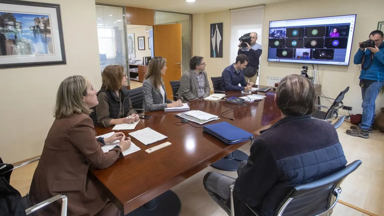 La conselleira de Infraestruturas e Mobilidade, Ethel V&aacute;zquez, y la directora de Augas de Galicia, Teresa Guti&eacute;rrez. - Europa Press