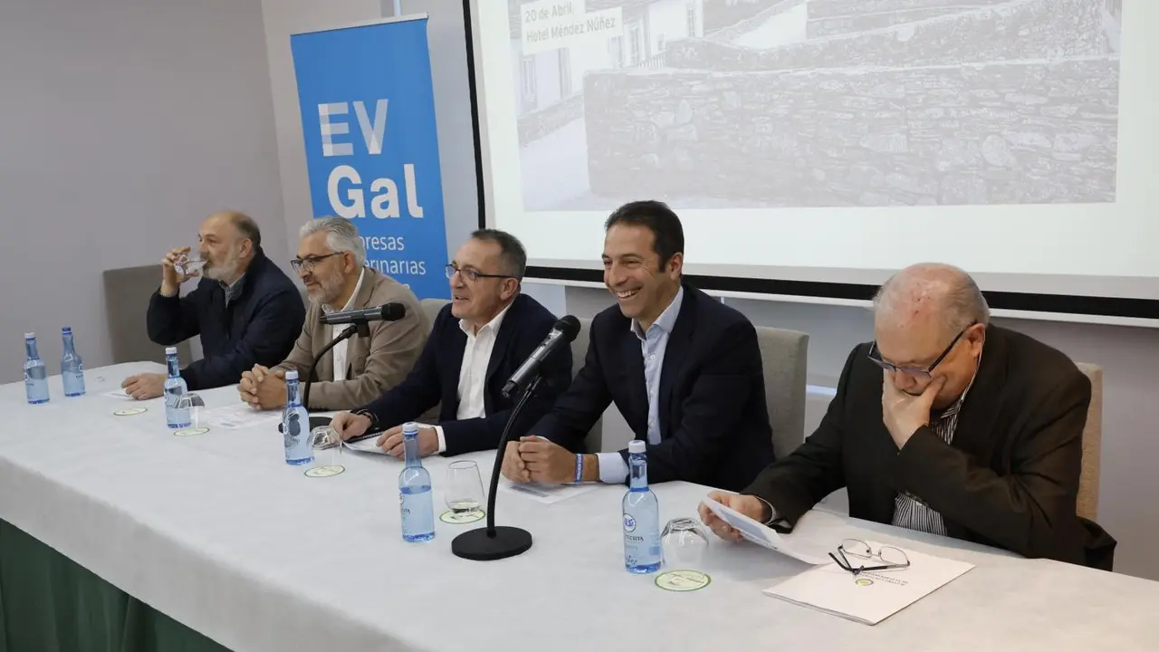 Alfonso Villares en la Asamblea Anual de Empresas Veterinarios. - Xunta