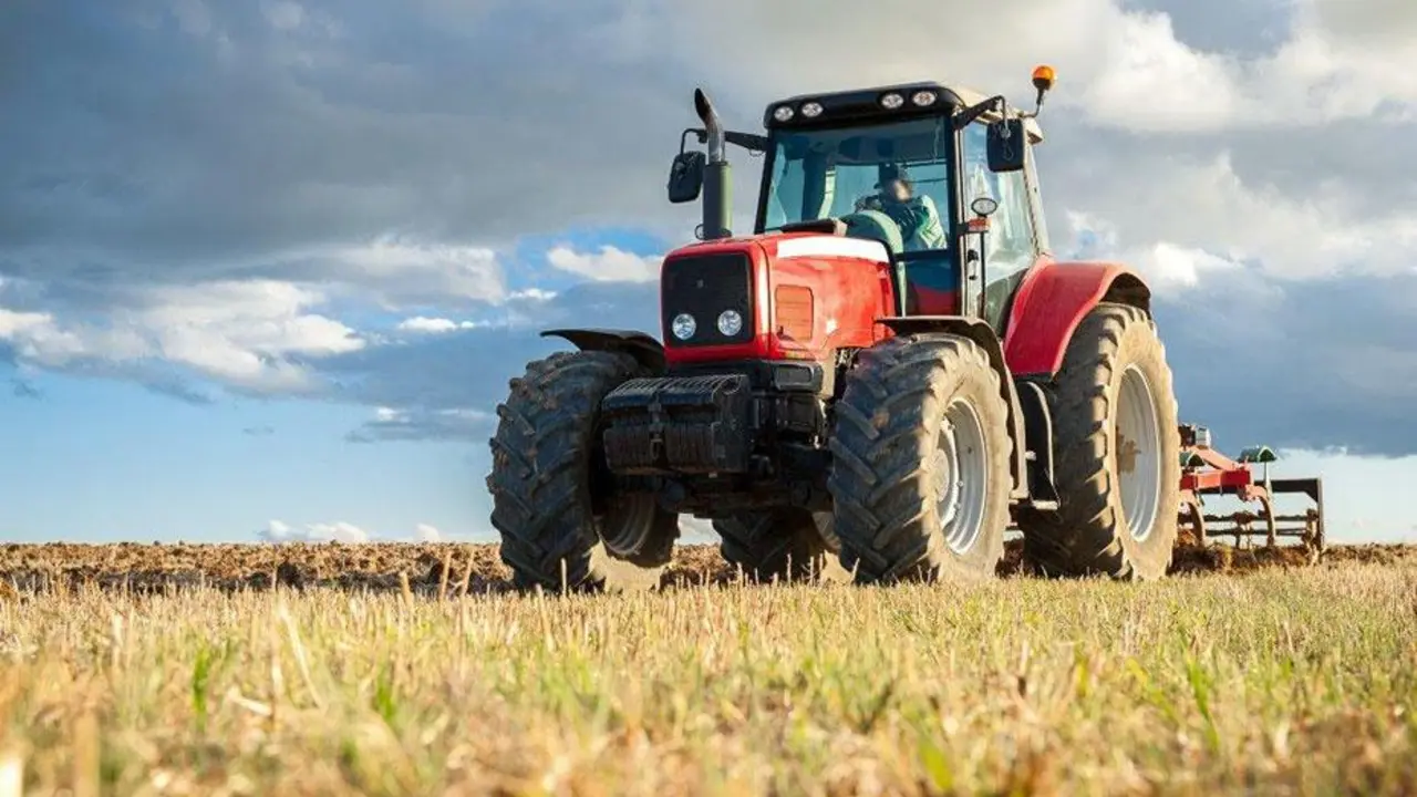 Imagen de archivo de un tractor. - EP