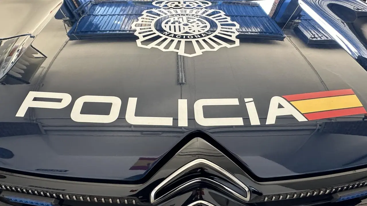 Polic&iacute;a Nacional. - EP