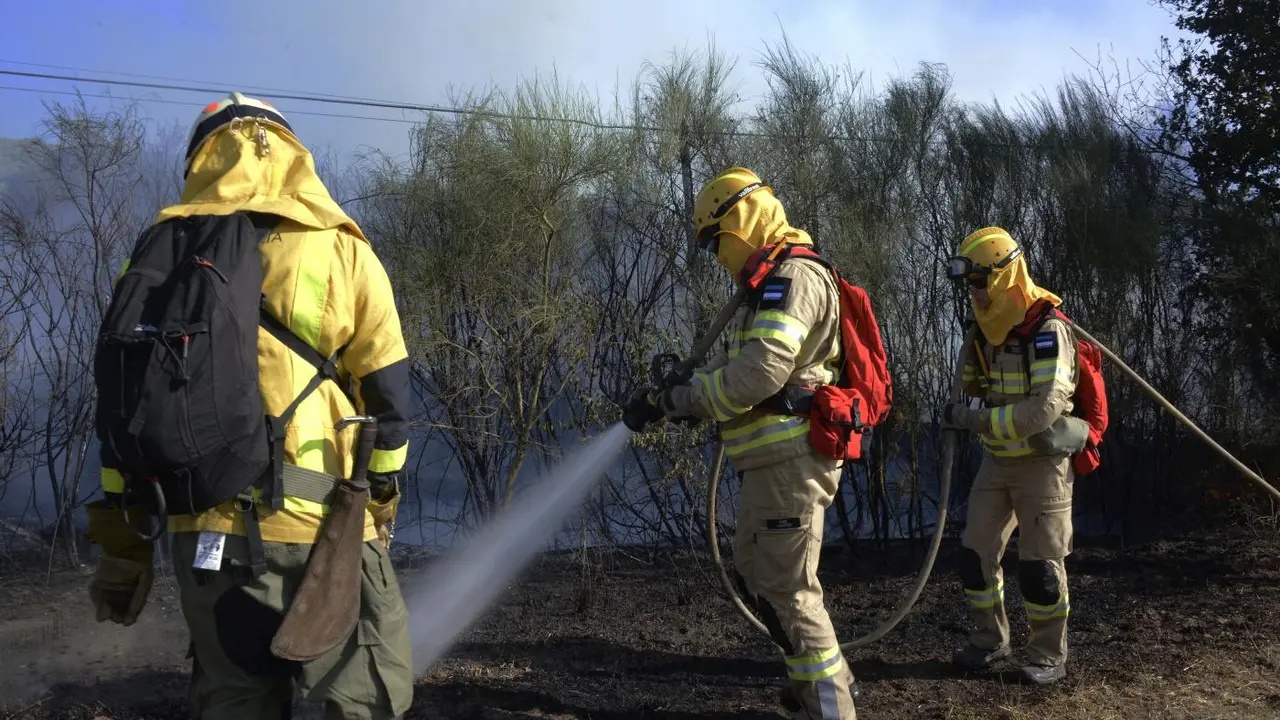 Bomberos en Ourense. - EP
