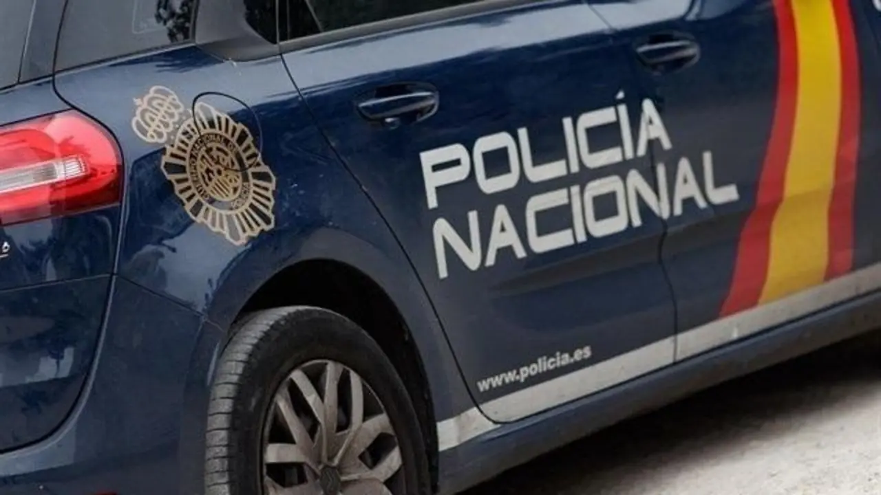 Polic&iacute;a Nacional. - EP