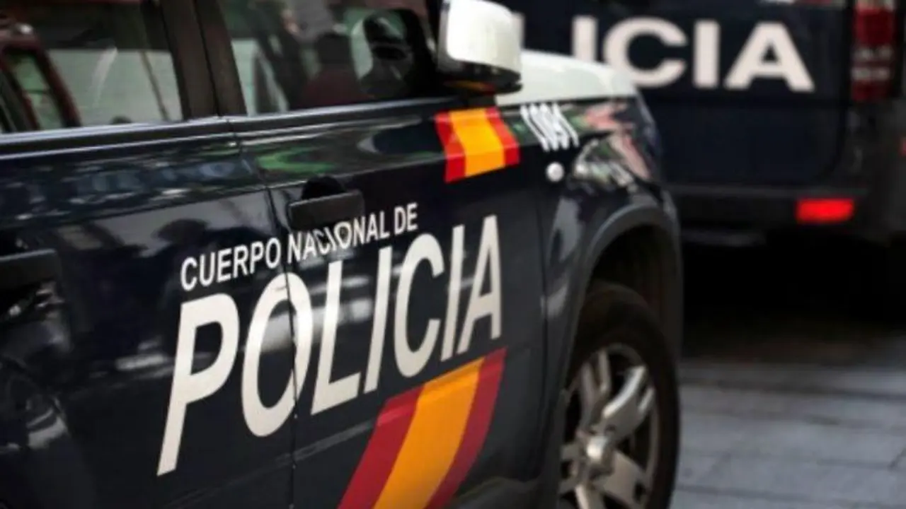 Polic&iacute;a Nacional. - A. I.