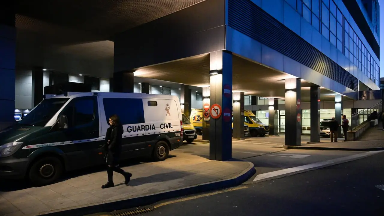 Guardia Civil en el complejo hospitalario de A Coru&ntilde;a. - EP