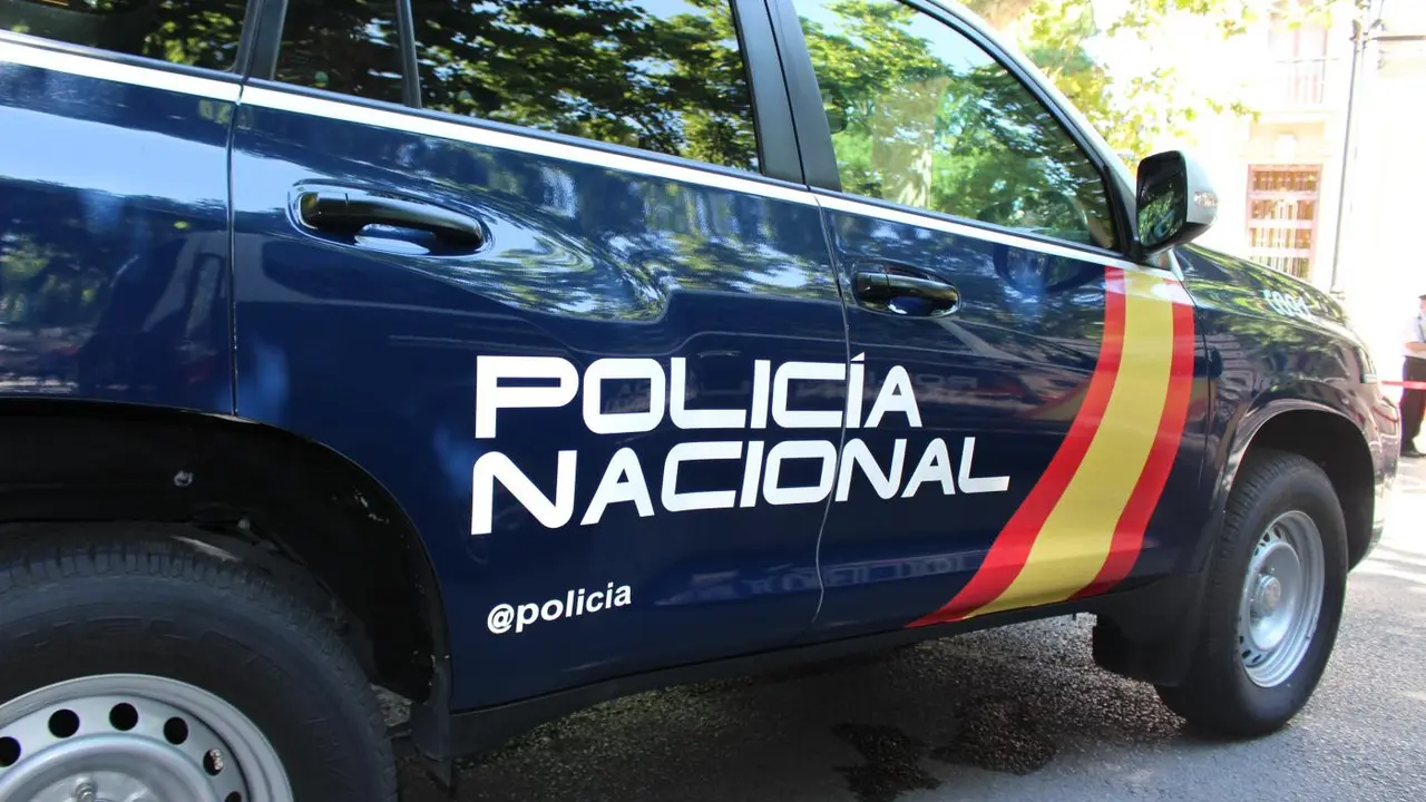 Polic&iacute;a Nacional. - EP