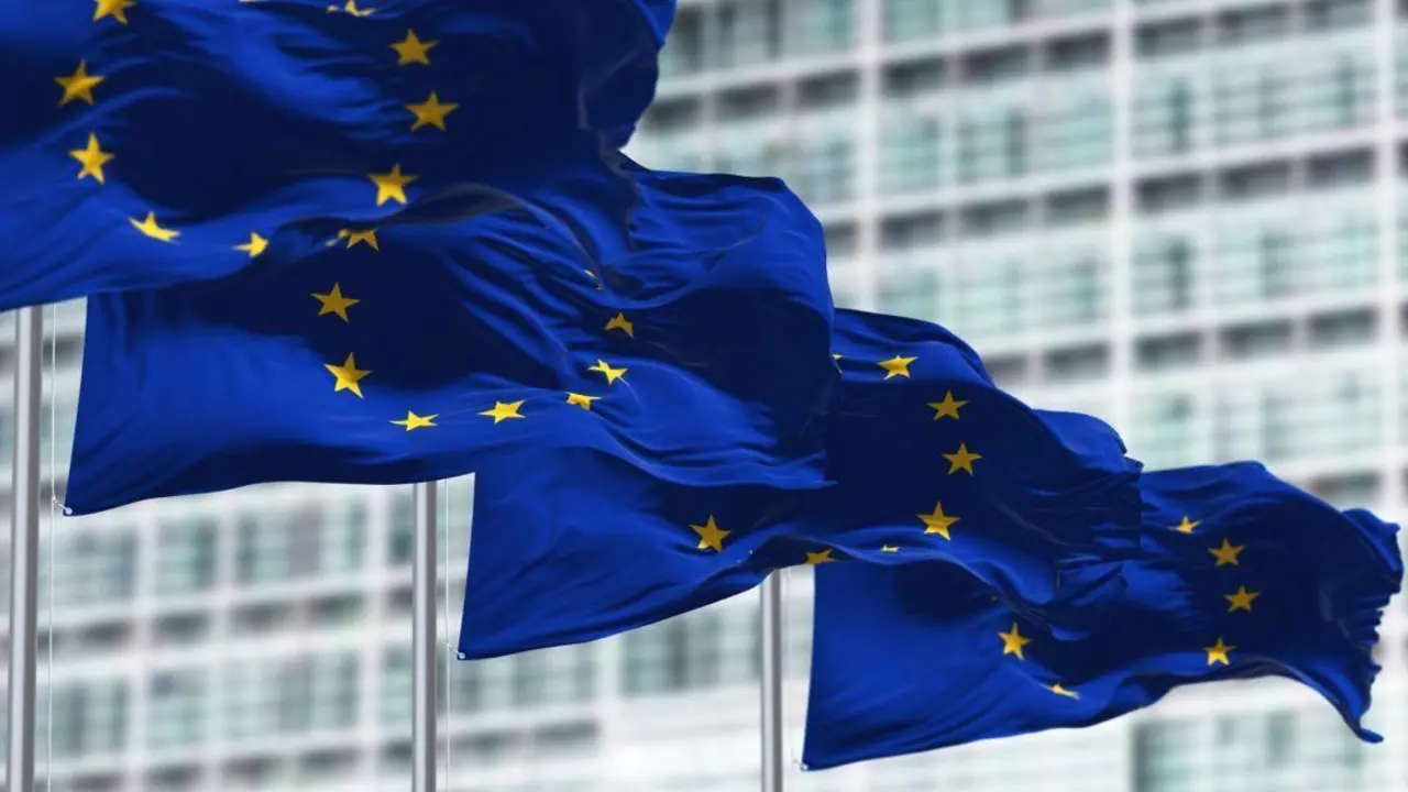 Banderas de la UE. - 123RF/rarrarorro