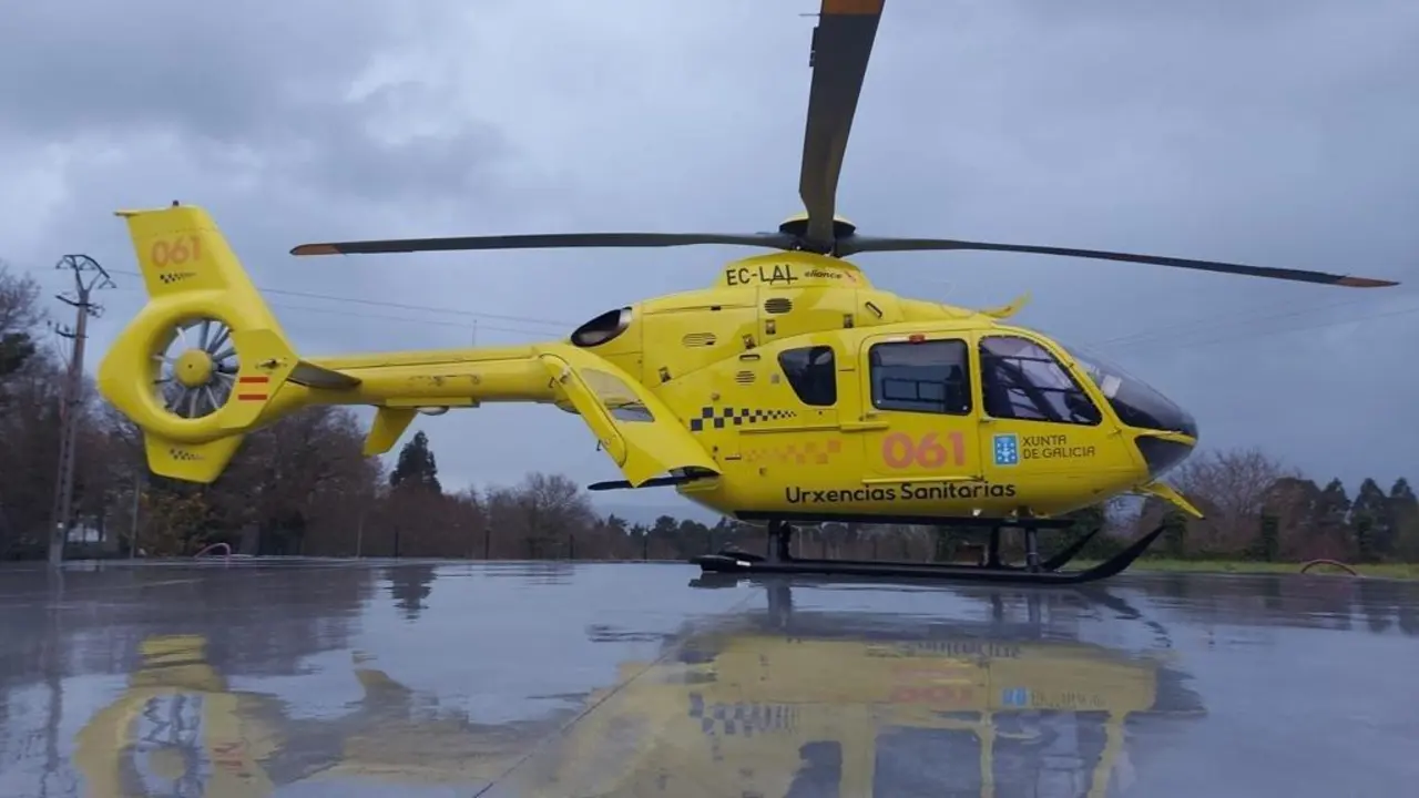 Helic&oacute;ptero medicalizado del 061 en Galicia. - EP