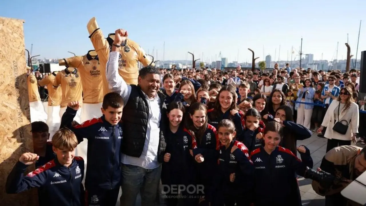 Inauguraci&oacute;n de la escultura. - RC Deportivo